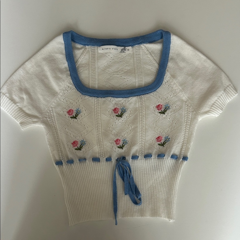 Altar'd State White and Blue Floral Crop Top